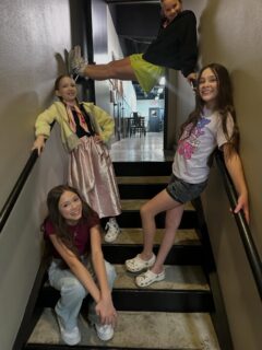 These actors came to WORK today!🎬☀️